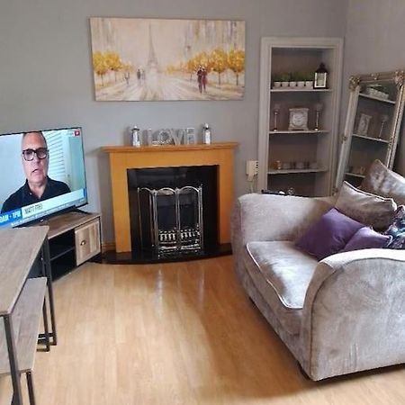 Lovely 2 Bedroom Apartment In Heart Of Дънди Екстериор снимка