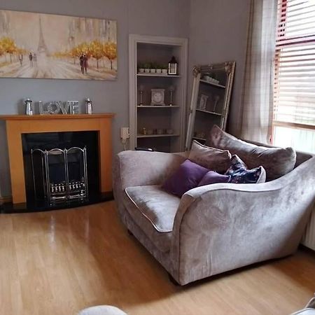 Lovely 2 Bedroom Apartment In Heart Of Дънди Екстериор снимка