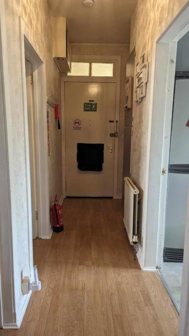 Lovely 2 Bedroom Apartment In Heart Of Дънди Екстериор снимка