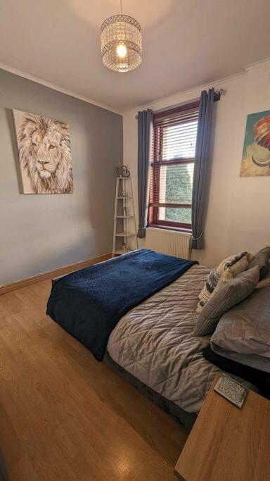 Lovely 2 Bedroom Apartment In Heart Of Дънди Екстериор снимка