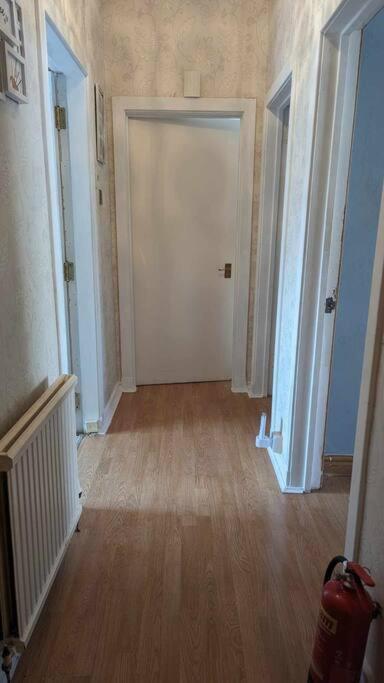 Lovely 2 Bedroom Apartment In Heart Of Дънди Екстериор снимка