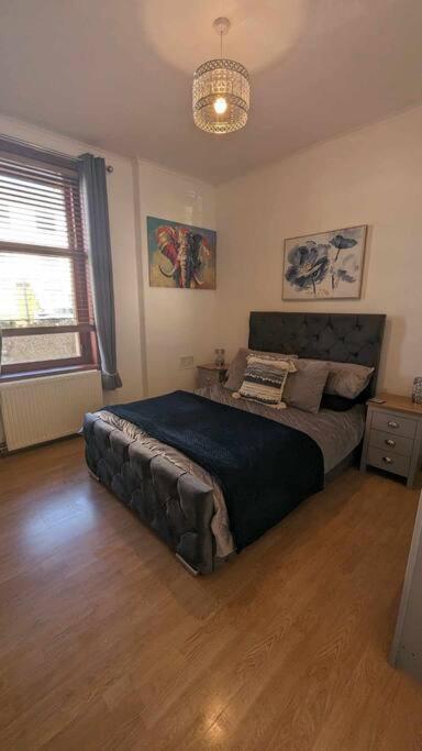 Lovely 2 Bedroom Apartment In Heart Of Дънди Екстериор снимка