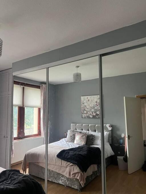 Lovely 2 Bedroom Apartment In Heart Of Дънди Екстериор снимка