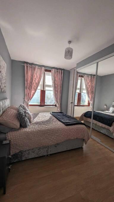 Lovely 2 Bedroom Apartment In Heart Of Дънди Екстериор снимка