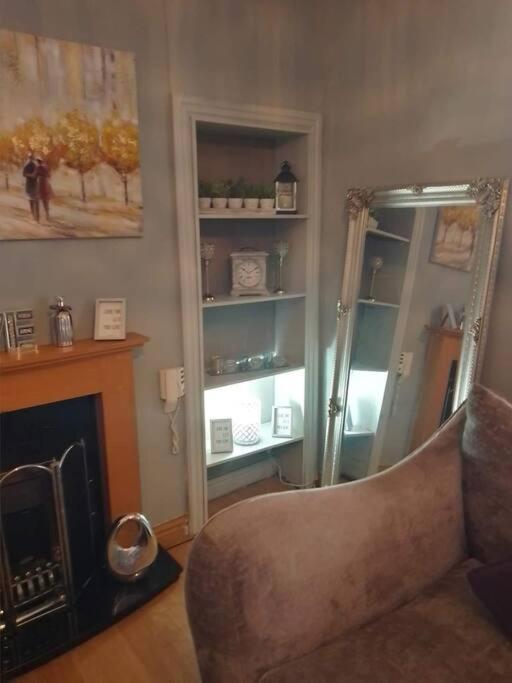 Lovely 2 Bedroom Apartment In Heart Of Дънди Екстериор снимка