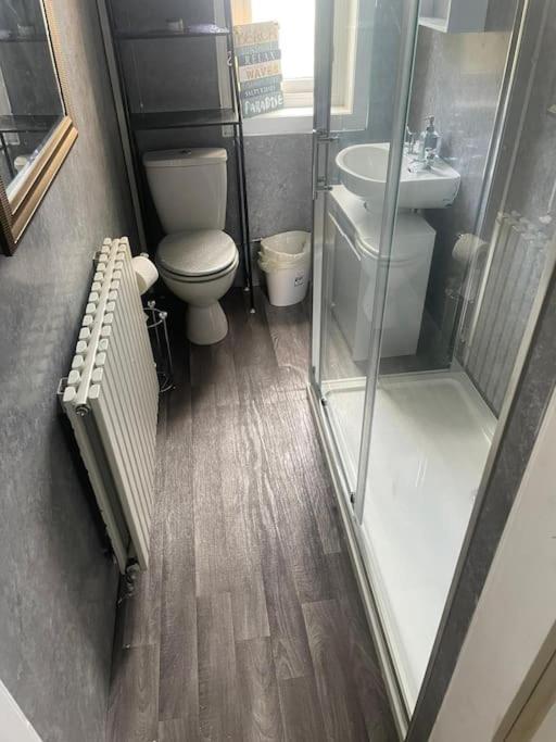 Lovely 2 Bedroom Apartment In Heart Of Дънди Екстериор снимка