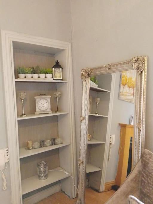 Lovely 2 Bedroom Apartment In Heart Of Дънди Екстериор снимка